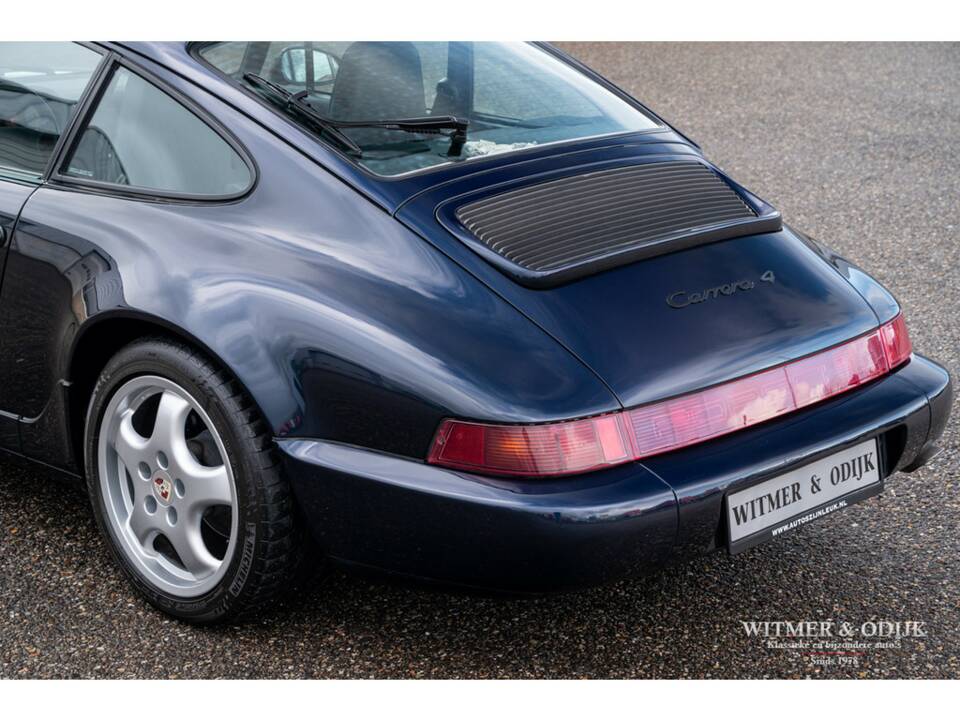 Image 21/33 de Porsche 911 Carrera 4 (1992)