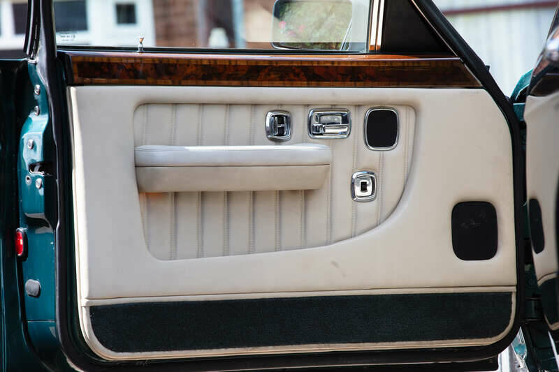 Image 46/50 of Bentley Turbo R lang (1996)