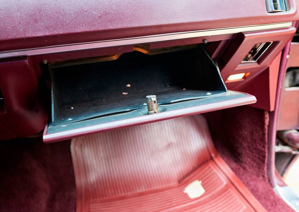 Bild 188/200 von Cadillac Coupe DeVille (1968)