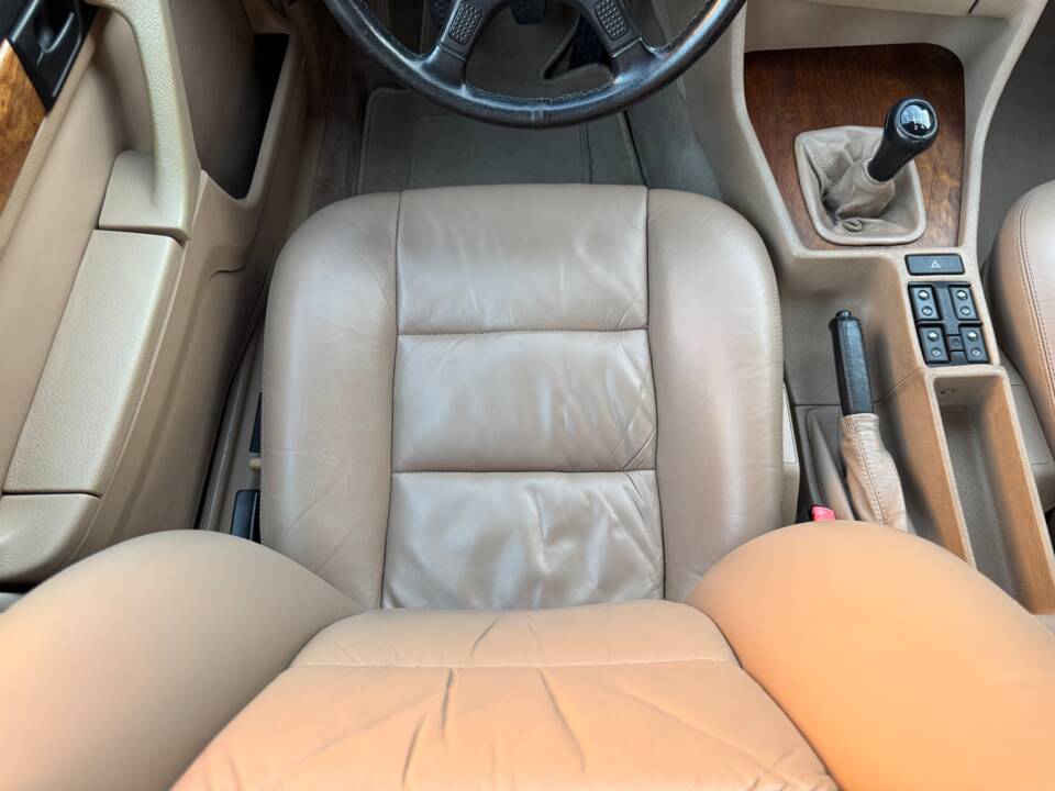 Immagine 26/99 di BMW 735i (1988)
