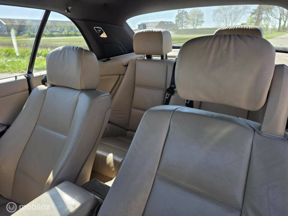 Image 27/38 of BMW 323Ci (2000)