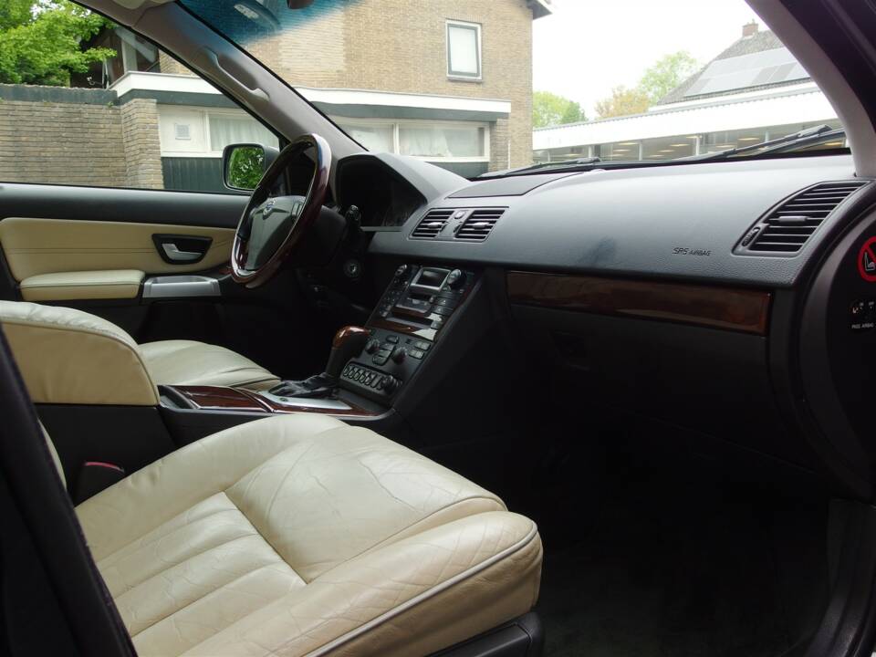 Bild 23/97 von Volvo XC90 V8 (2005)