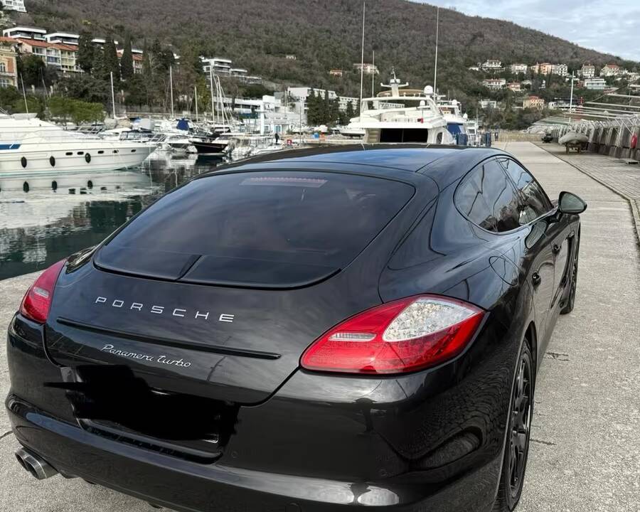 Image 8/13 de Porsche Panamera Turbo (2013)