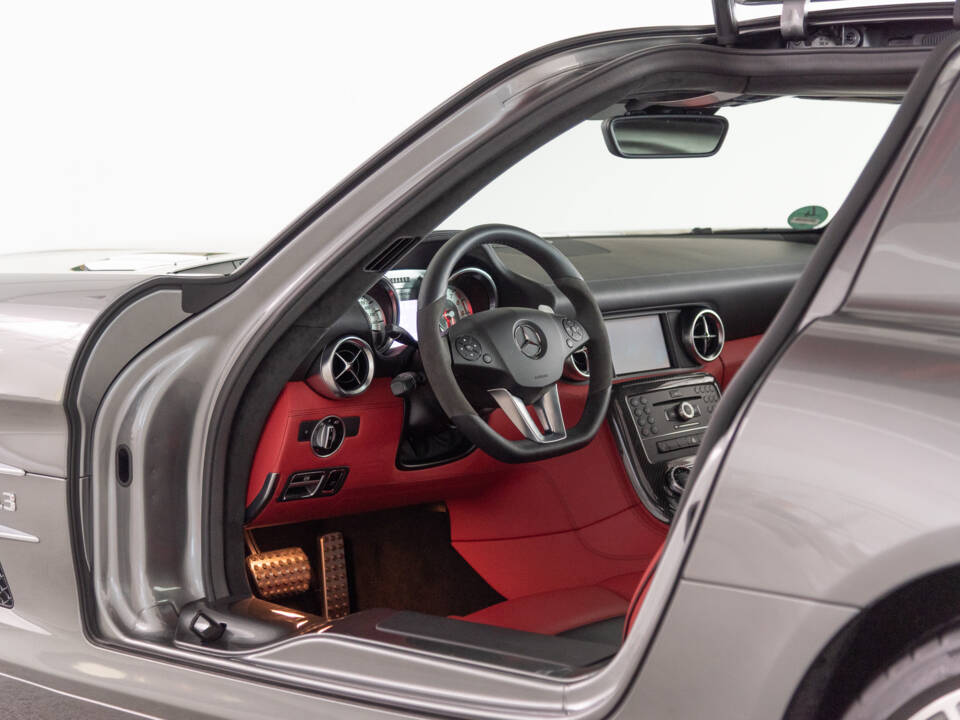 Image 33/56 de Mercedes-Benz SLS AMG (2011)