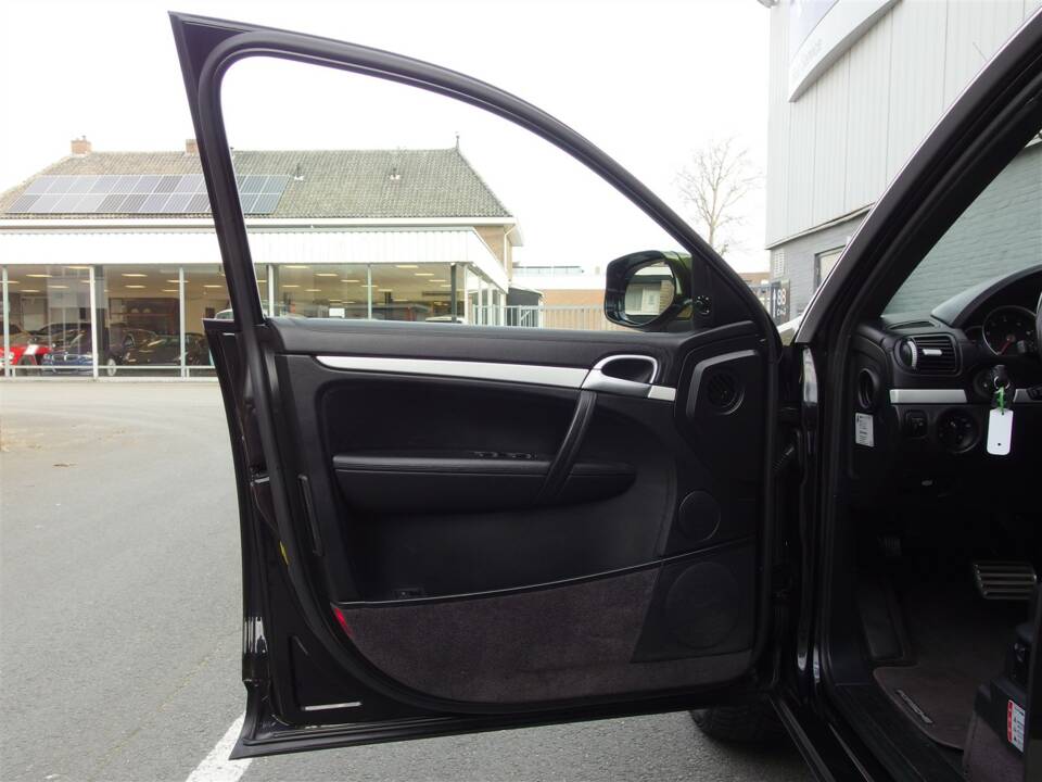 Image 35/99 of Porsche Cayenne Turbo (2007)