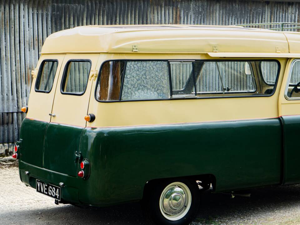 Image 24/50 of Bedford CA Dormobile (1961)