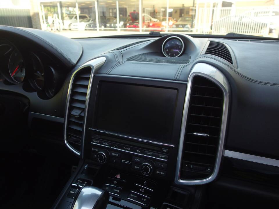 Image 58/96 of Porsche Cayenne S Diesel (2013)