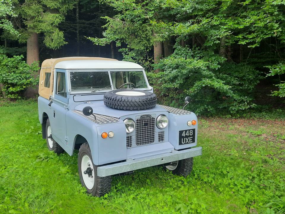 Image 10/57 of Land Rover 88 (1961)