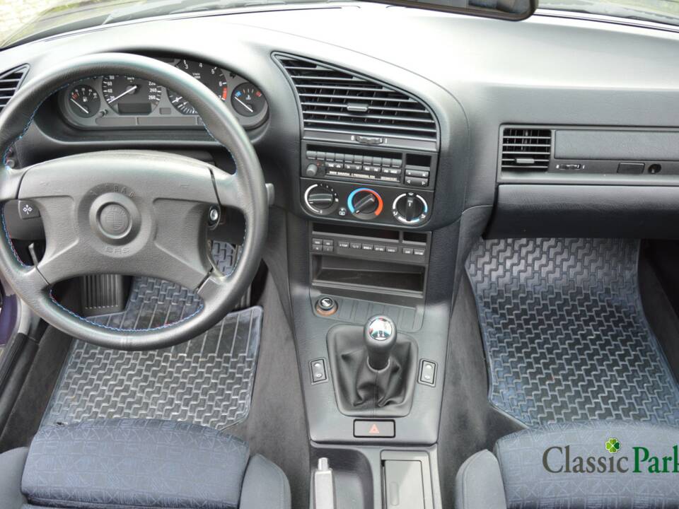 Bild 12/50 von BMW 320i (1994)