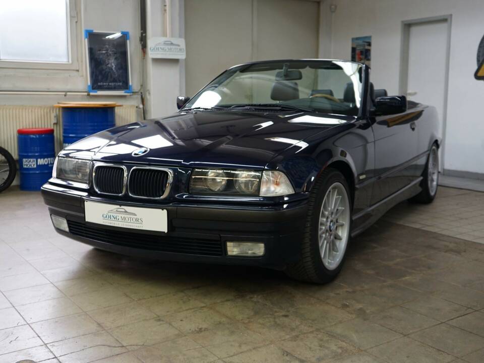 Image 5/36 of BMW 318i (1999)