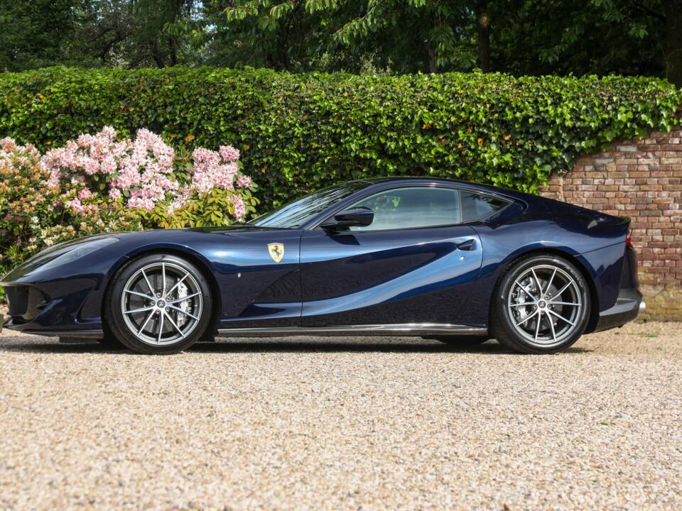 Image 13/50 of Ferrari 812 Superfast (2020)