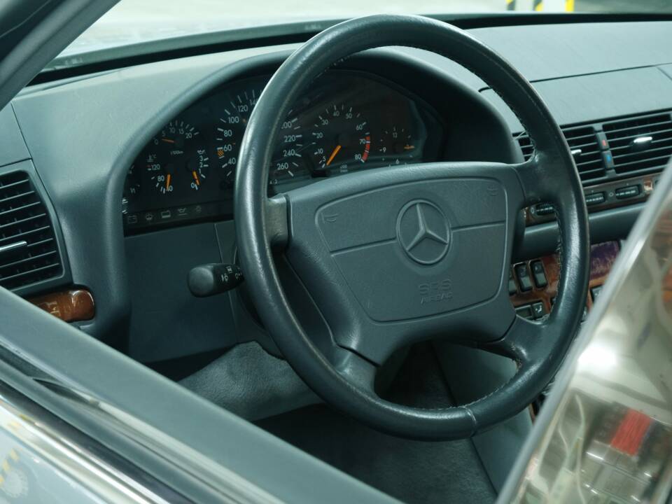 Bild 43/50 von Mercedes-Benz 300 SE (1992)