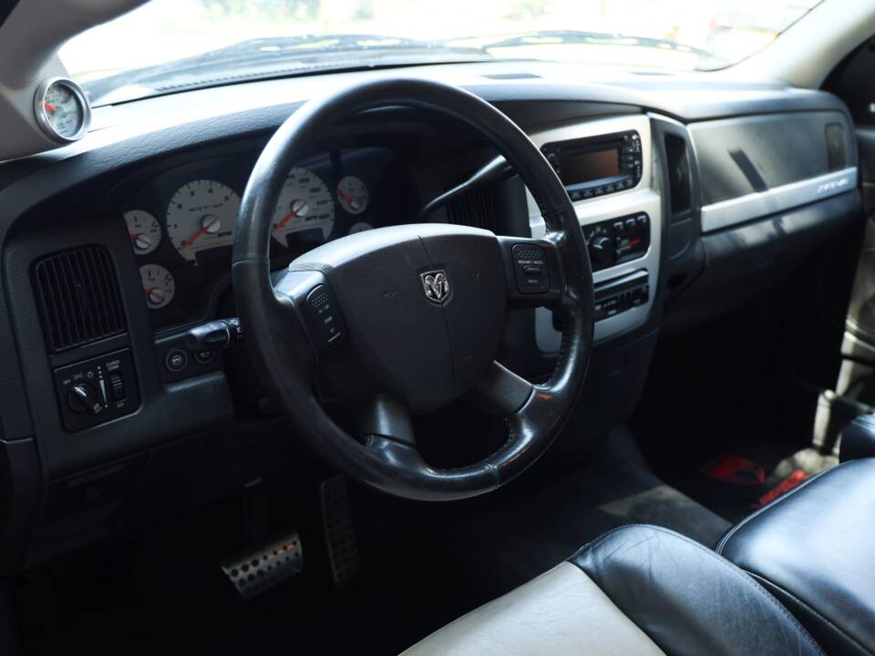 Image 6/82 of Dodge Ram SRT 10 (2005)