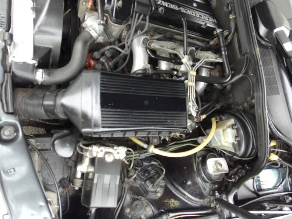 Immagine 78/98 di Mercedes-Benz 190 E 2.3-16 (1985)