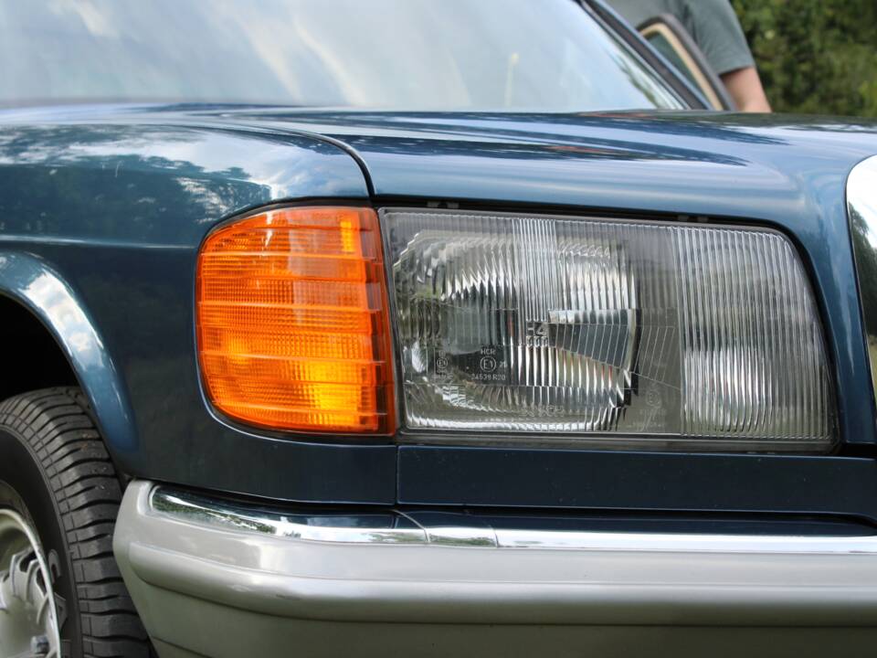 Image 6/51 de Mercedes-Benz 500 SE (1984)