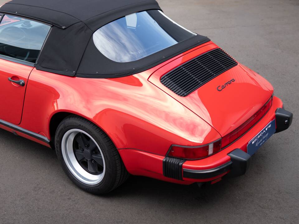 Image 16/29 of Porsche 911 Carrera 3.2 (1989)