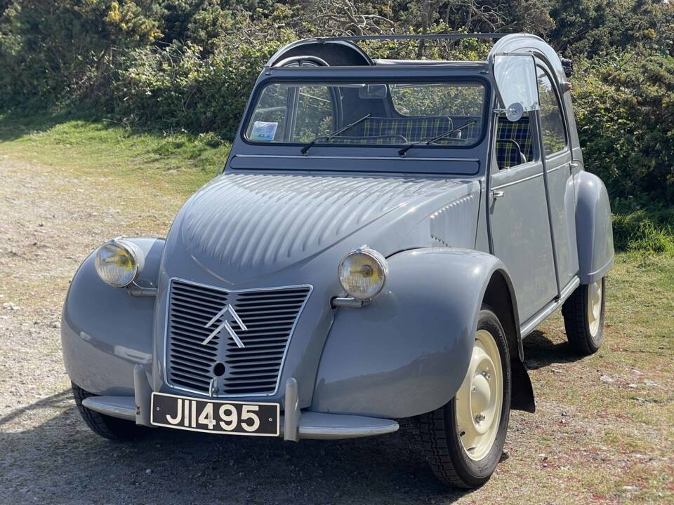 Image 1/12 de Citroën 2 CV  AZ (1956)