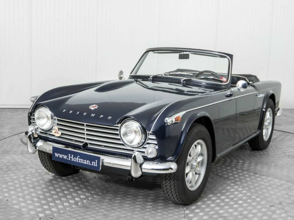 Image 18/50 of Triumph TR 4A (1967)