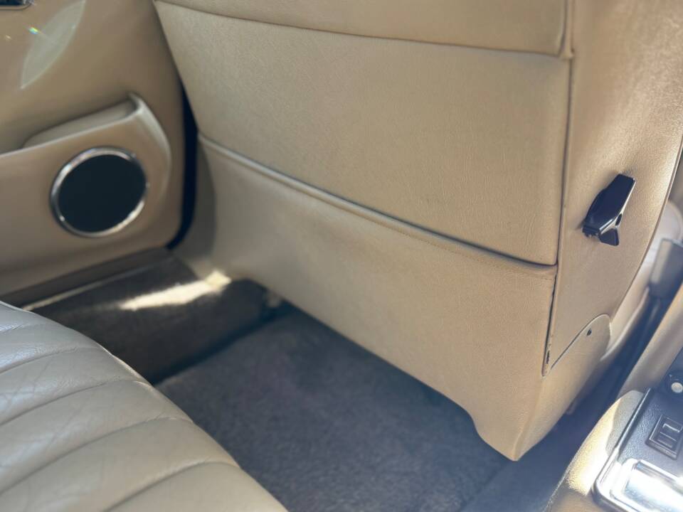 Immagine 18/41 di Jaguar XJ 12 (1990)