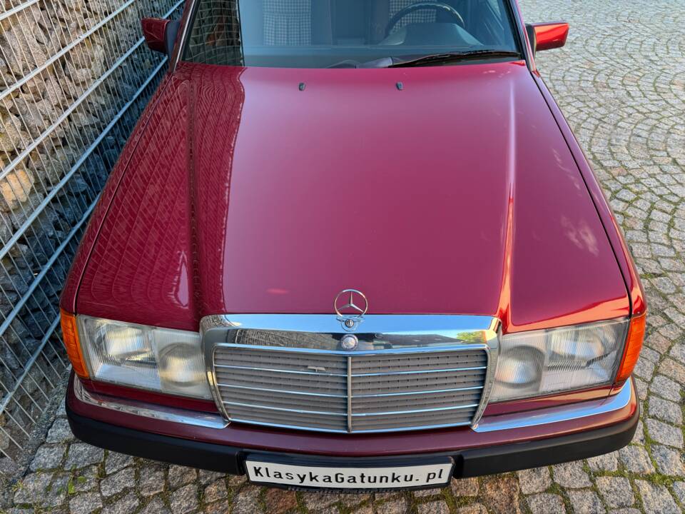Immagine 15/75 di Mercedes-Benz 230 E (1992)
