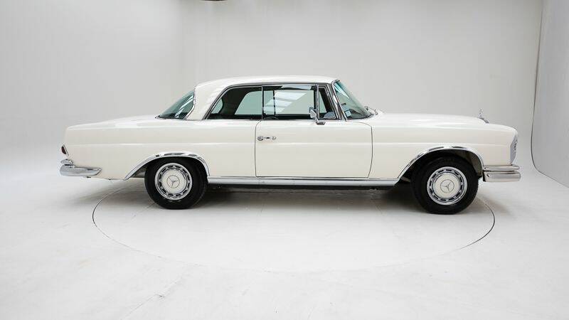 Image 9/15 of Mercedes-Benz 280 SE (1968)