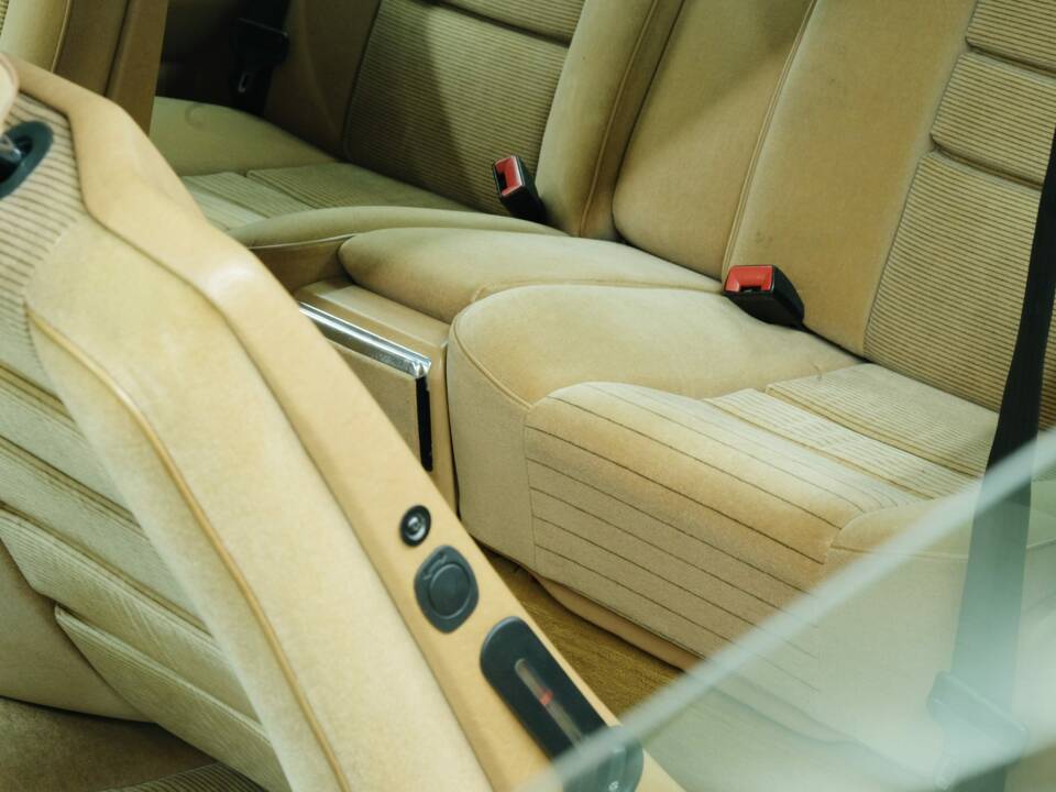 Bild 48/50 von Mercedes-Benz 380 SEC (1983)