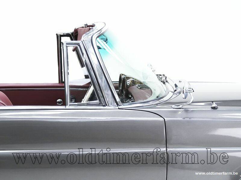 Image 13/15 of Mercedes-Benz 220 SE b (1963)