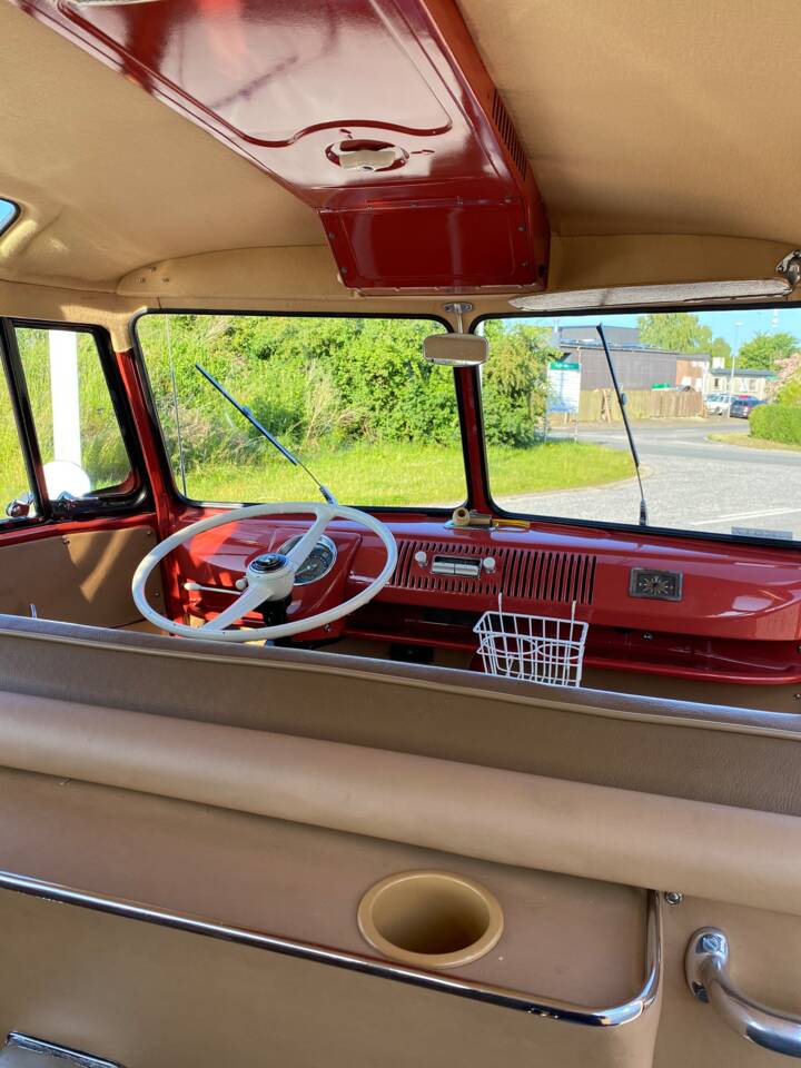 Immagine 41/61 di Volkswagen T1 Samba 1.2 (1958)