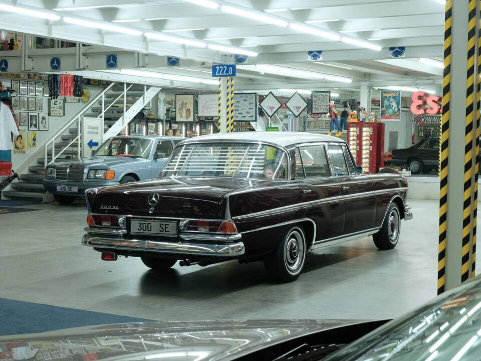 Image 11/50 of Mercedes-Benz 300 SE lang (1965)