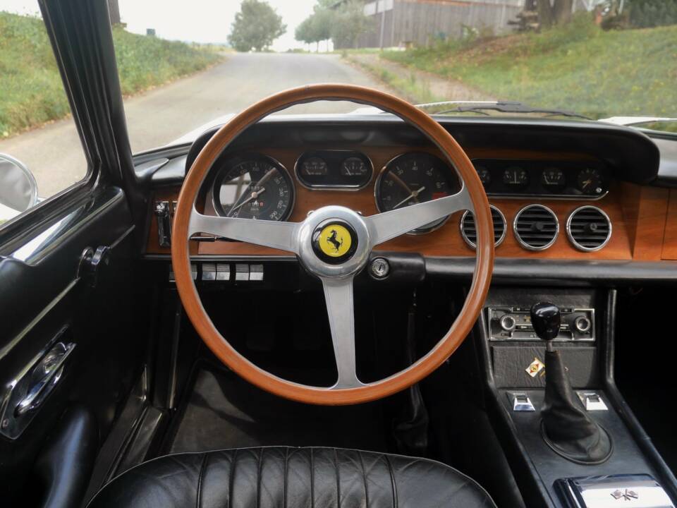 Image 13/45 of Ferrari 330 GT (1967)