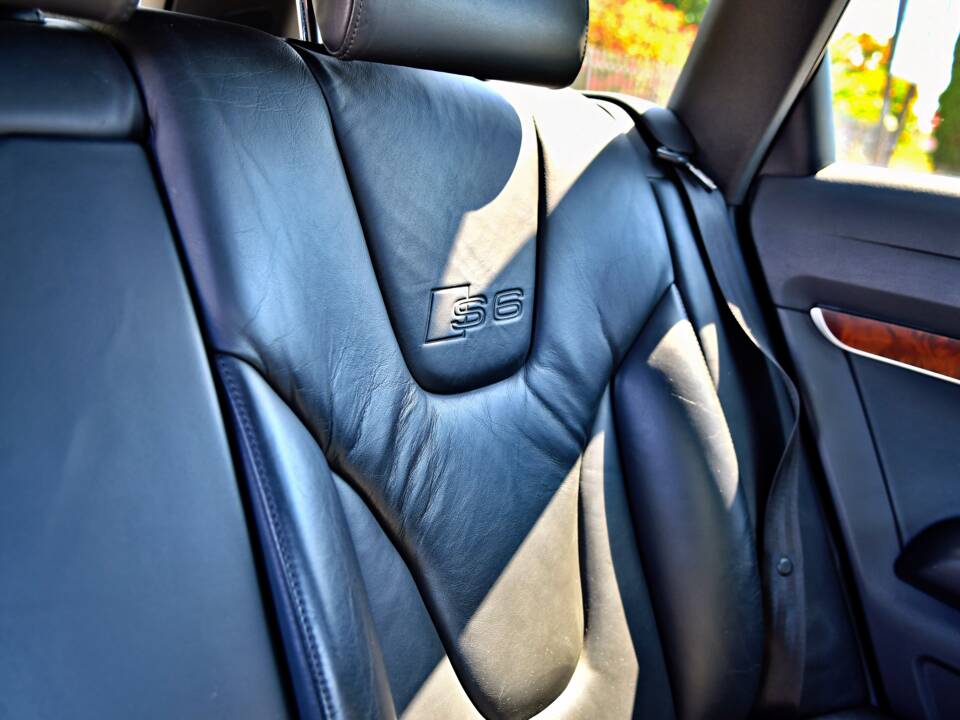 Bild 15/22 von Audi S6 Avant 5.2 V10 quattro (2006)