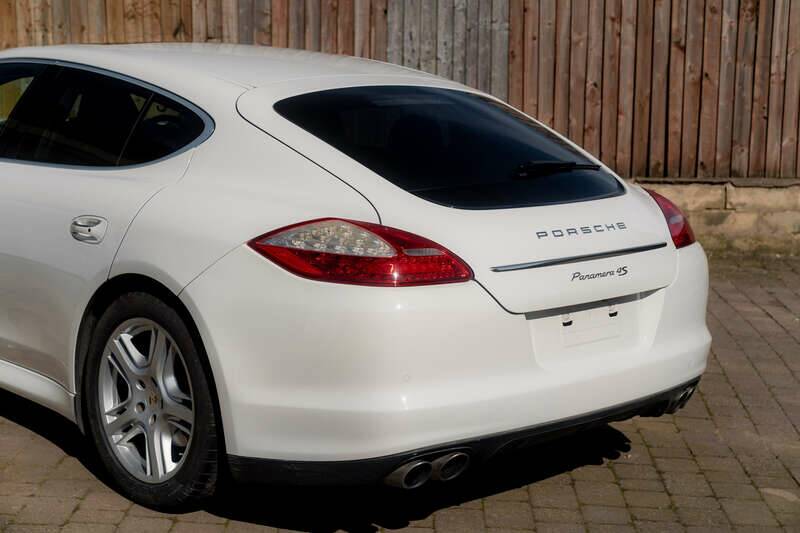 Bild 34/50 von Porsche Panamera 4S (2010)
