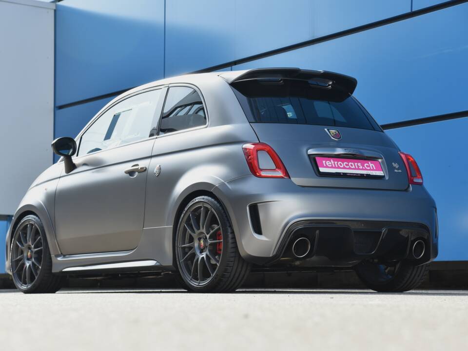 Image 21/21 of Abarth 695 Biposto (2016)