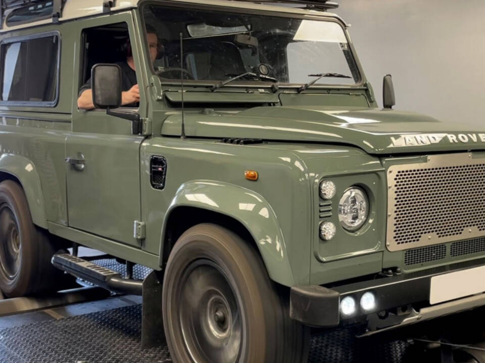 Image 28/62 de Land Rover Defender 90 (2003)