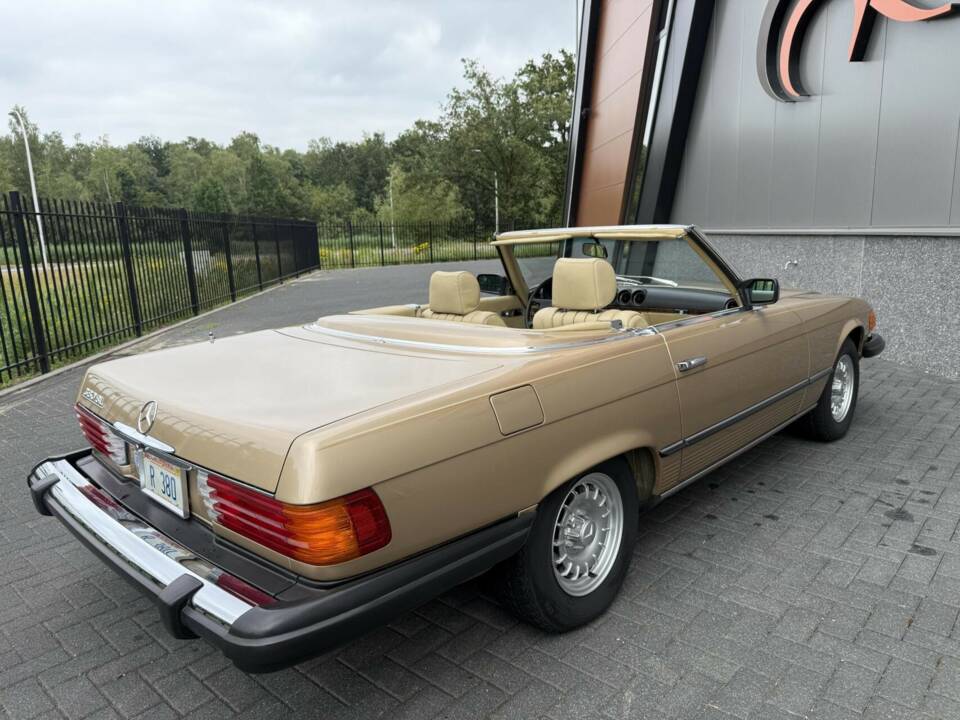 Obraz 9/50 pojazdu Mercedes-Benz 380 SL (1983)
