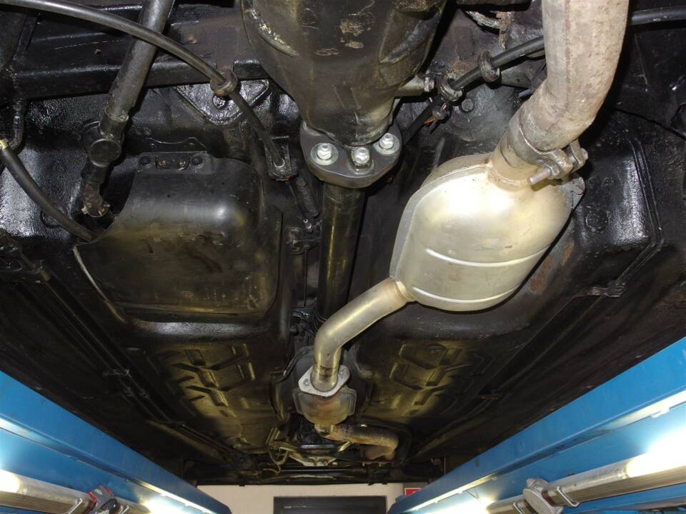 Immagine 93/98 di Mercedes-Benz 190 E 2.3-16 (1985)
