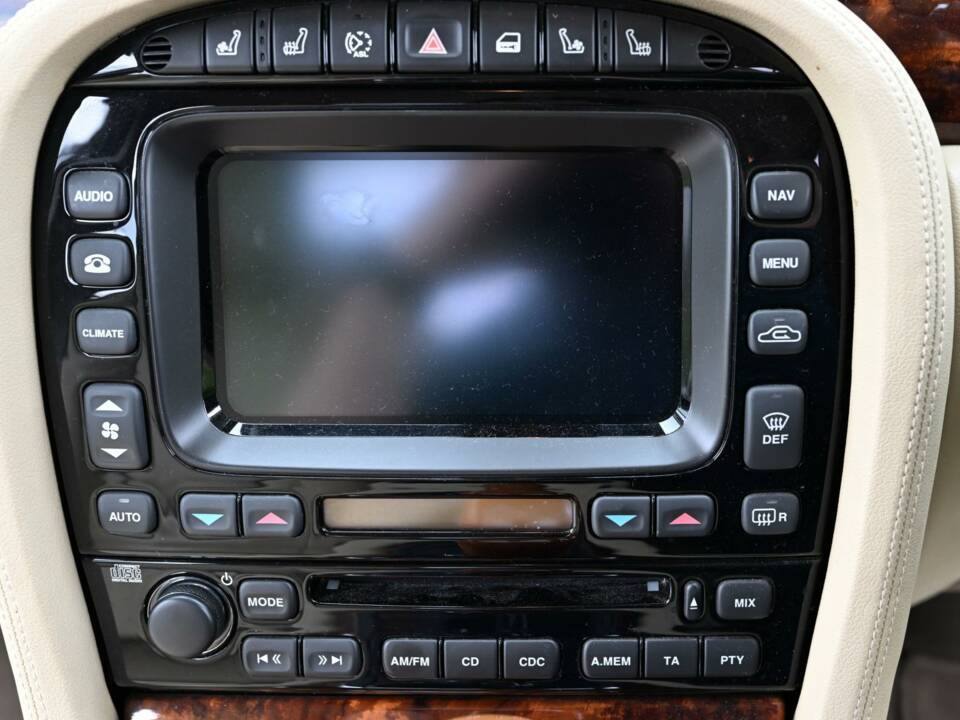 Image 49/50 de Jaguar XJ 8 4.2 (2009)