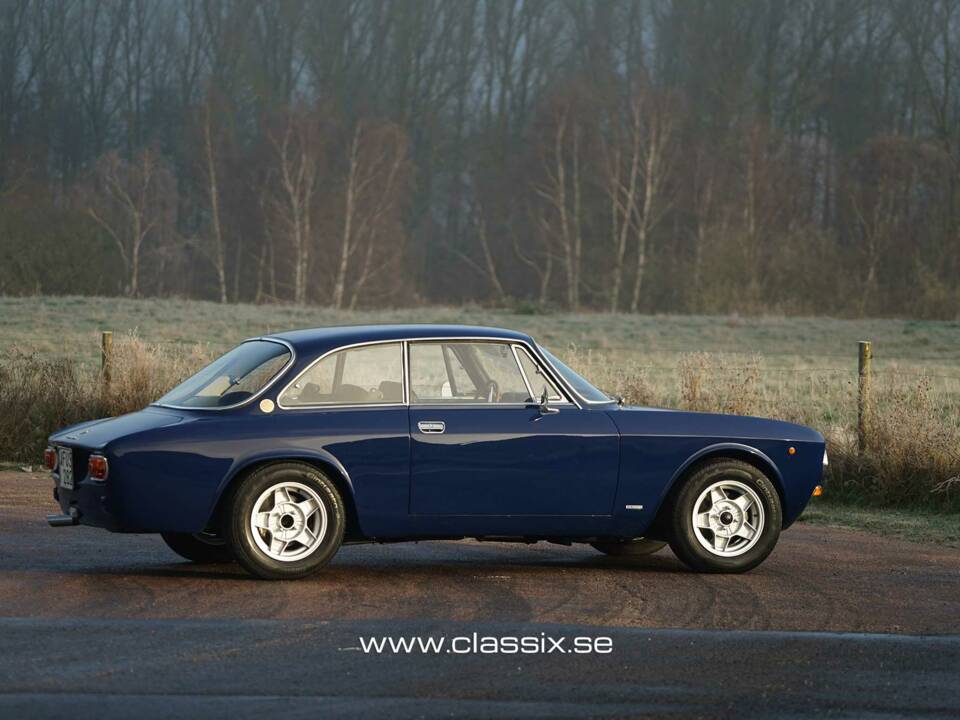 Bild 9/21 von Alfa Romeo 1750 GT Veloce (1972)