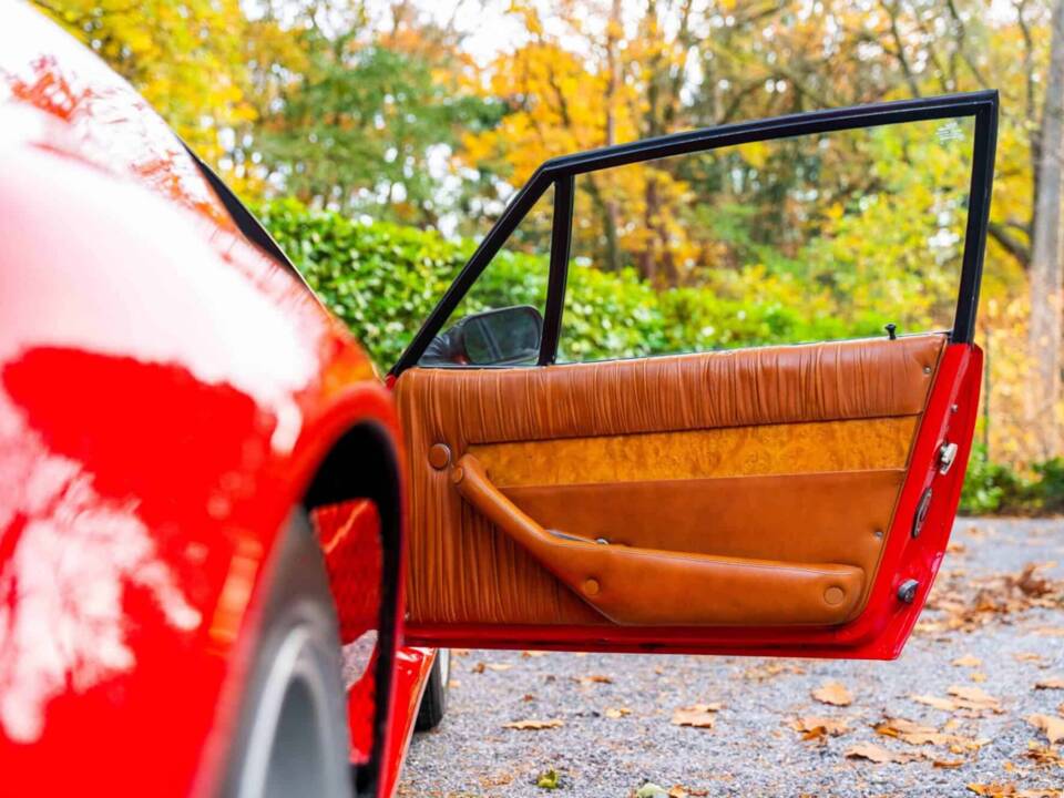 Image 43/61 of De Tomaso Pantera GT5 (1984)