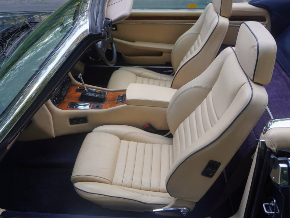 Image 12/20 of Jaguar XJS 5.3 V12 (1989)