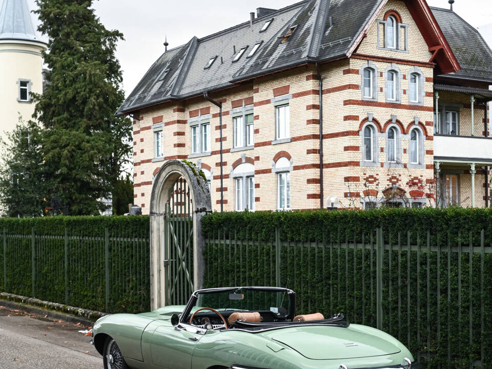 Image 11/60 de Jaguar E-Type (1970)