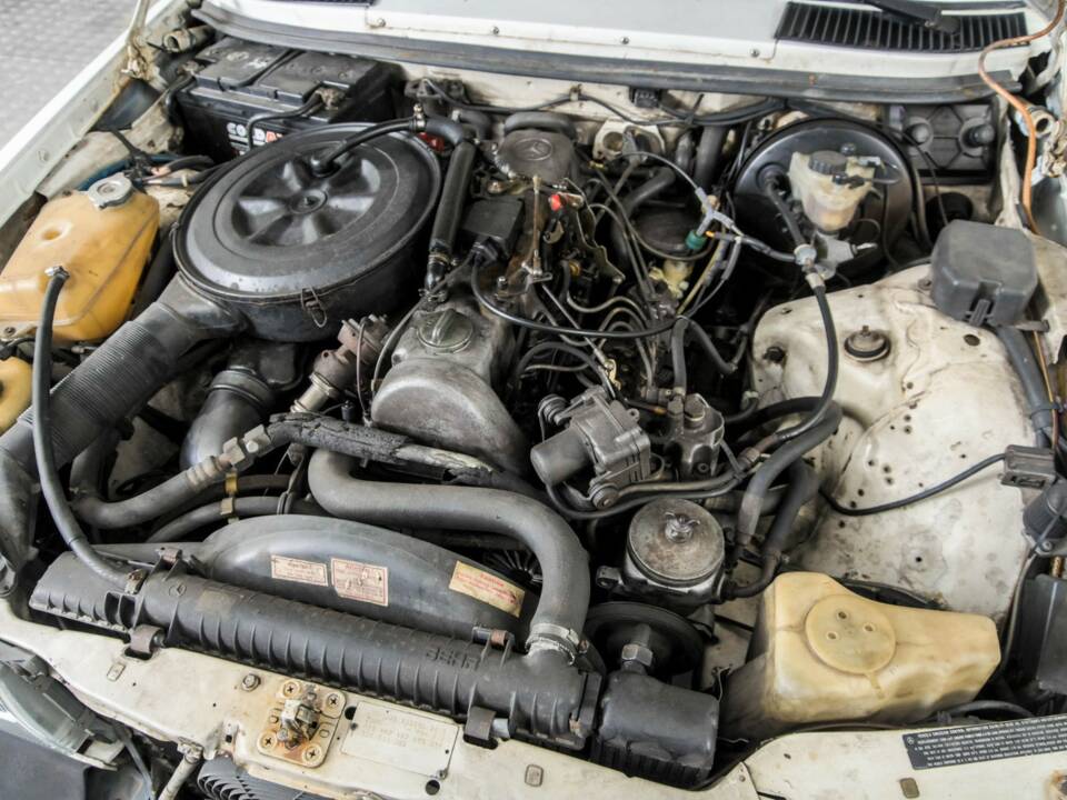 Bild 40/50 von Mercedes-Benz 300 D (1983)