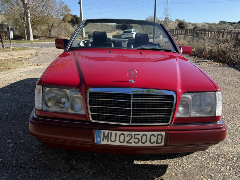 Bild 3/8 von Mercedes-Benz E 220 (1994)