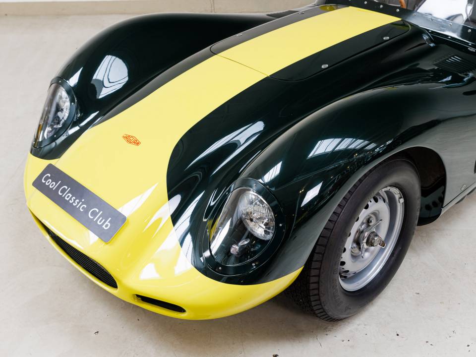 Image 27/42 of Lister Knobbly (1959)