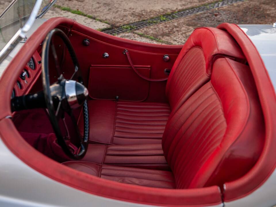 Image 13/20 of Jaguar XK 120 OTS (1950)