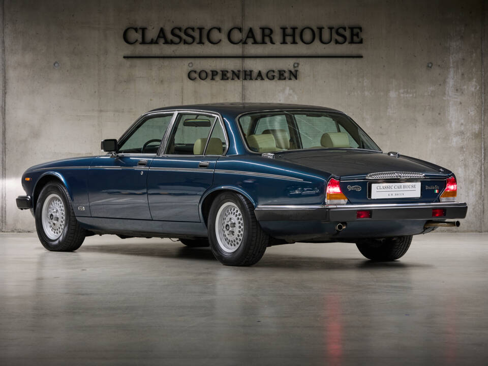 Afbeelding 8/99 van Daimler Double Six (1993)