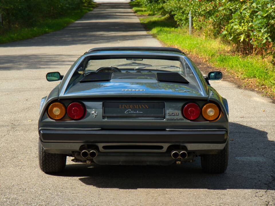 Bild 13/49 von Ferrari 308 GTS Quattrovalvole (1985)