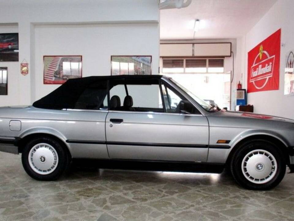 Immagine 4/10 di BMW 325i (1987)