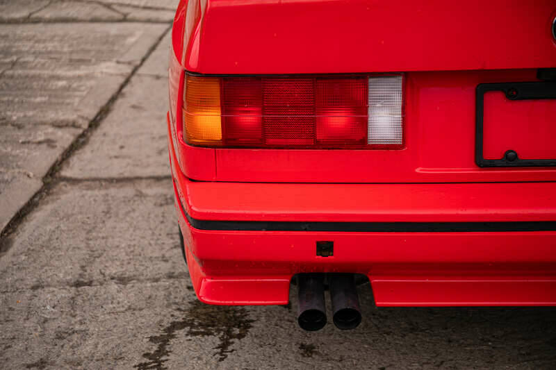 Image 32/34 of BMW M3 (1987)