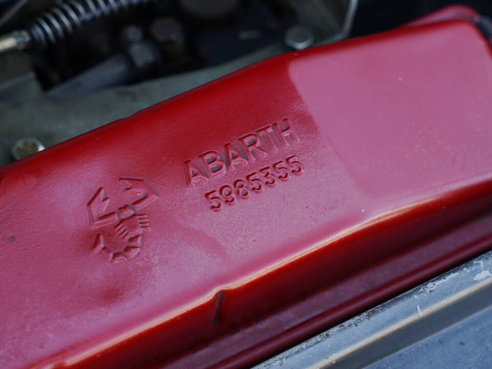 Image 44/49 of FIAT Ritmo 130 TC Abarth (1984)